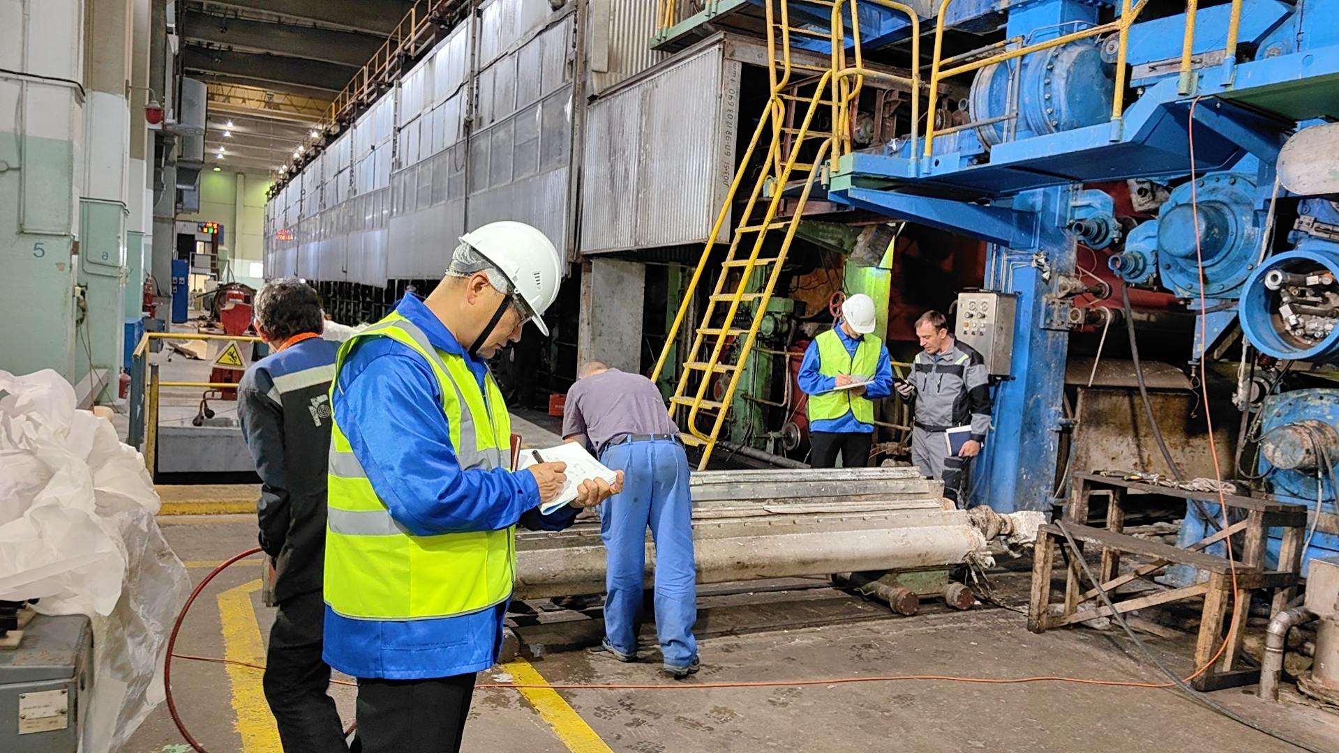 قم بزيارة مصنع العملاء