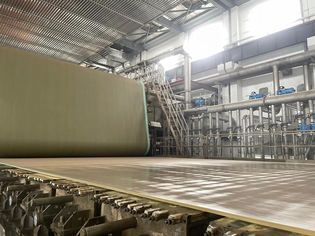 كيفية تشكيل ورقة الورق المبللة على آلة الورق